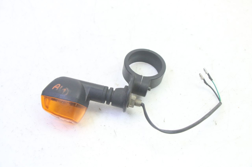 photo de KIERUNKOWSKAZ PRZEDNI PRAWY KSR TR SM 50 (2015 - 2018) - Zoom stanu zużycia