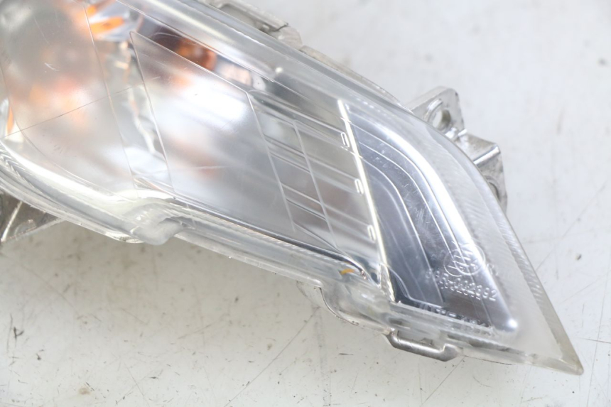 photo de KIERUNKOWSKAZ PRZEDNI PRAWY PEUGEOT TWEET 4T 50 (2018 - 2022) - Zbliżenie techniczne