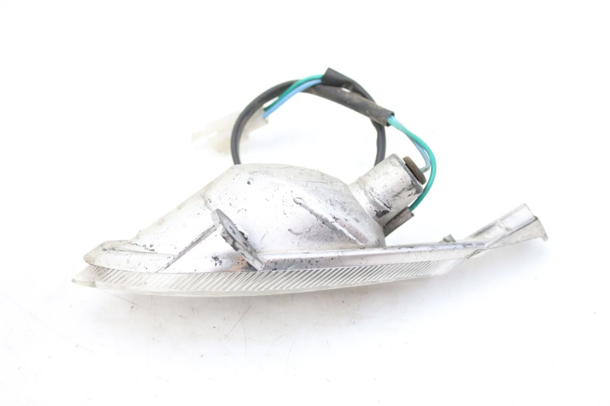 photo de KIERUNKOWSKAZ PRZEDNI PRAWY PEUGEOT V-CLIC VCLIC 50 (2007 - 2013) - Zbliżenie techniczne