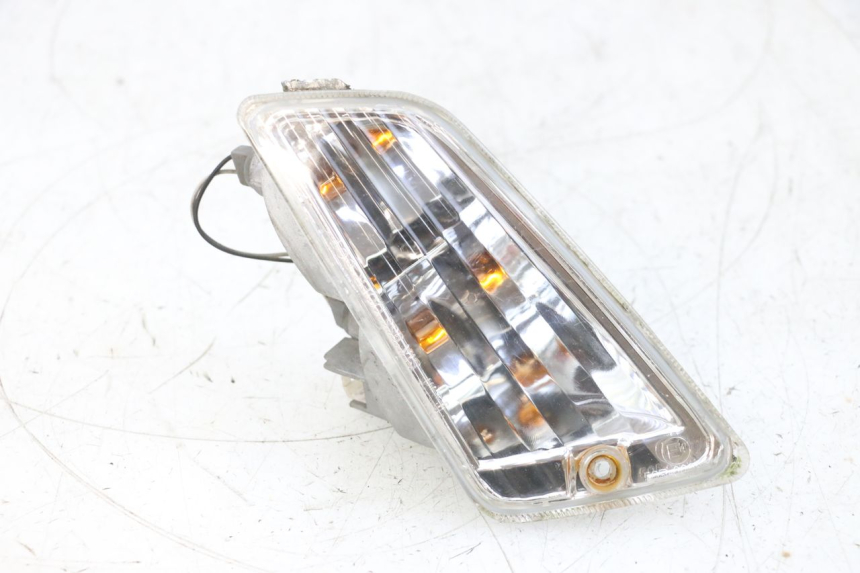 photo de KIERUNKOWSKAZ PRZEDNI PRAWY PIAGGIO VESPA GTS SUPER IE 125 (2009 - 2016) - Widok główny