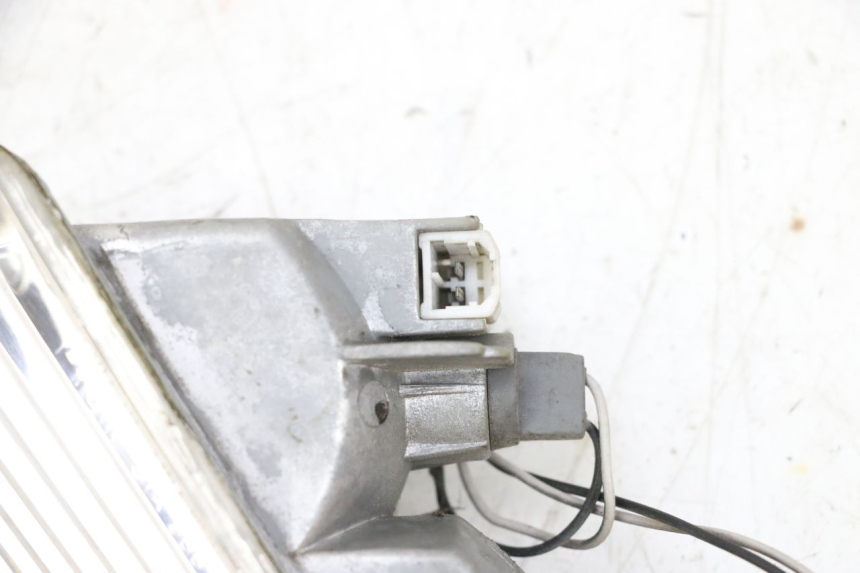 photo de KIERUNKOWSKAZ PRZEDNI PRAWY PIAGGIO VESPA GTS SUPER IE 125 (2009 - 2016) - Zoom stanu zużycia