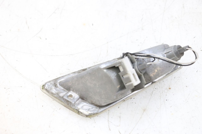 photo de KIERUNKOWSKAZ PRZEDNI PRAWY PIAGGIO VESPA GTS SUPER IE 125 (2009 - 2016) - Zbliżenie techniczne