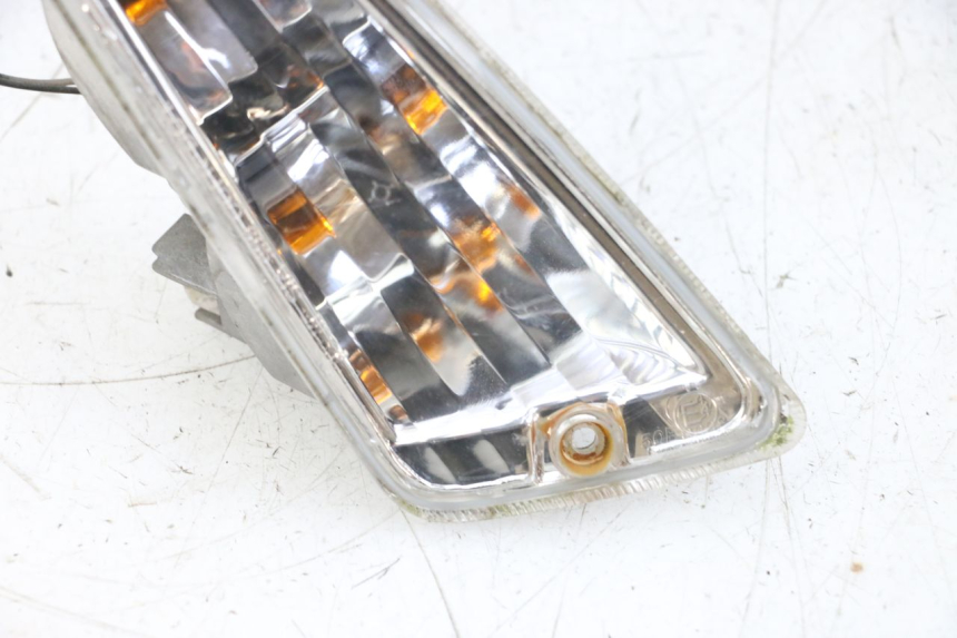 photo de KIERUNKOWSKAZ PRZEDNI PRAWY PIAGGIO VESPA GTS SUPER IE 125 (2009 - 2016) - Punkty mocowania