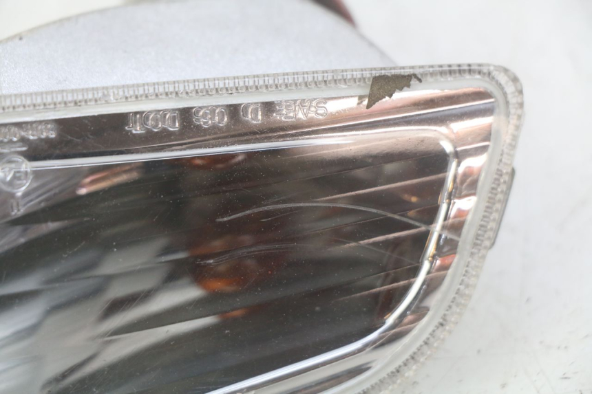 photo de KIERUNKOWSKAZ PRZEDNI PRAWY PIAGGIO VESPA LX 2T 50 (2005 - 2013) - Szczegół części