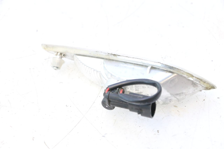 photo de KIERUNKOWSKAZ PRZEDNI PRAWY PIAGGIO VESPA PRIMAVERA 2T 50 (2013 - 2018) - Zoom stanu zużycia