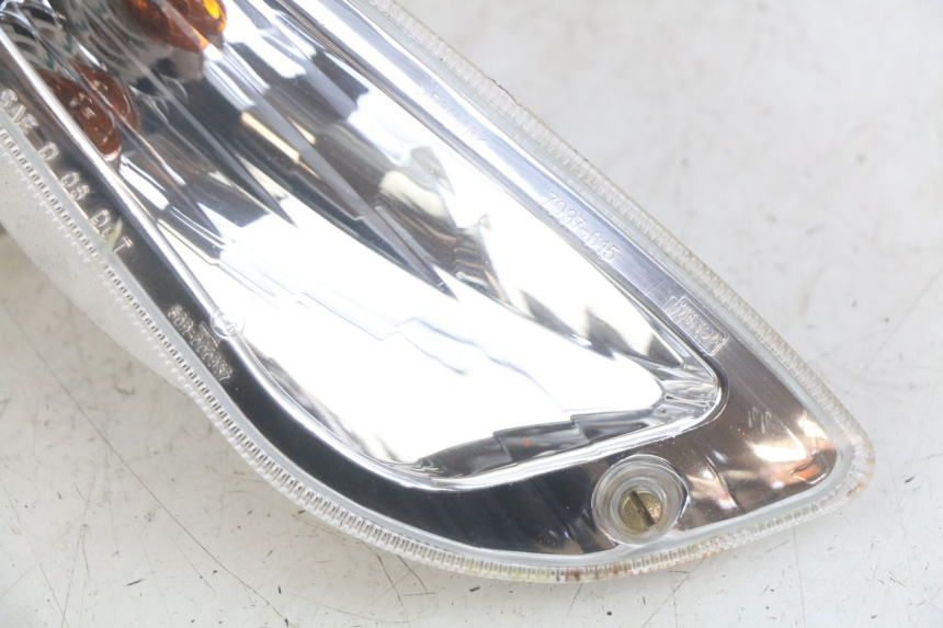 photo de PRAWY PRZEDNI KIERUNKOWSKAZ PIAGGIO VESPA S 2T 50 (2007 - 2014) - Szczegół części