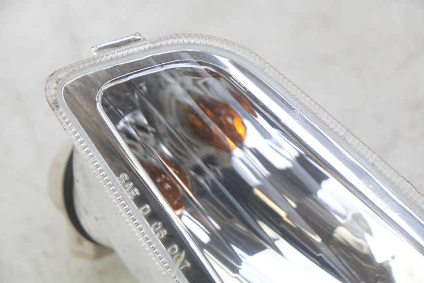 photo de PRAWY PRZEDNI KIERUNKOWSKAZ PIAGGIO VESPA S 2T 50 (2007 - 2014) - Zoom stanu zużycia