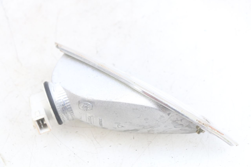 photo de PRAWY PRZEDNI KIERUNKOWSKAZ PIAGGIO VESPA S 2T 50 (2007 - 2014) - Inny kąt widzenia