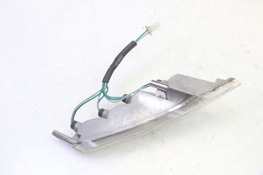 photo de KIERUNKOWSKAZ PRZEDNI PRAWY PEUGEOT VIVACITY NEW 4T 50 (2008 - 2017) - Zbliżenie techniczne