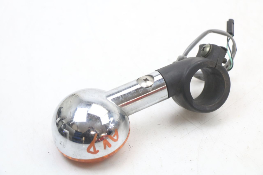 photo de KIERUNKOWSKAZ PRZEDNI PRAWY SUZUKI VL INTRUDER 125 (2004 - 2007) - Inny kąt widzenia