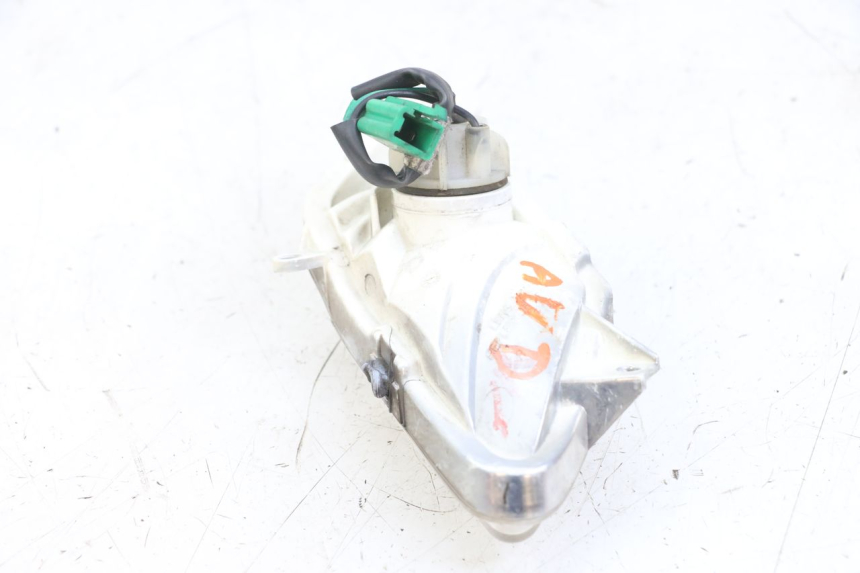 photo de KIERUNKOWSKAZ PRZEDNI PRAWY YAMAHA XMAX X-MAX 125 (2006 - 2009) - Inny kąt widzenia