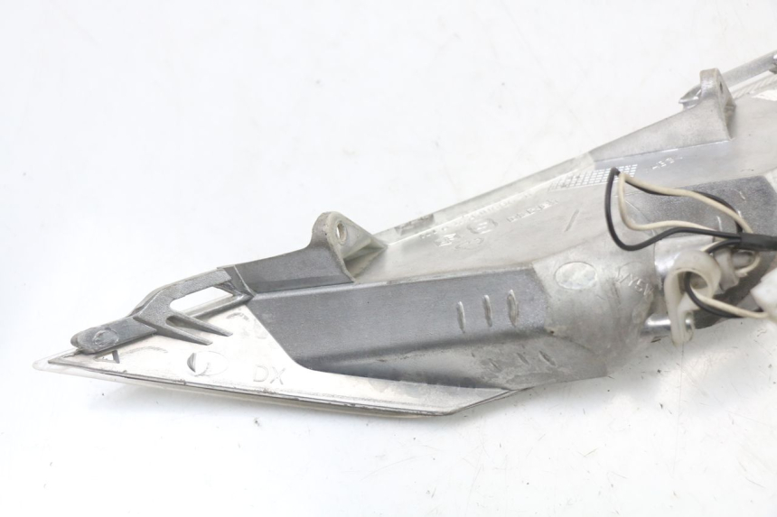 photo de KIERUNKOWSKAZ PRZEDNI PRAWY PIAGGIO X8 125 (2004 - 2007) - Zbliżenie techniczne