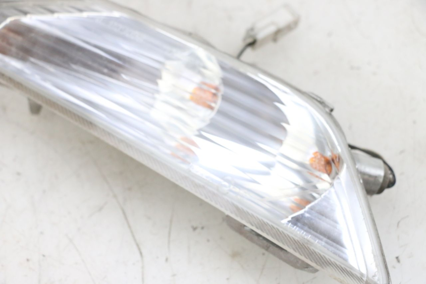 photo de KIERUNKOWSKAZ PRZEDNI PRAWY PIAGGIO X8 125 (2004 - 2007) - Zbliżenie techniczne