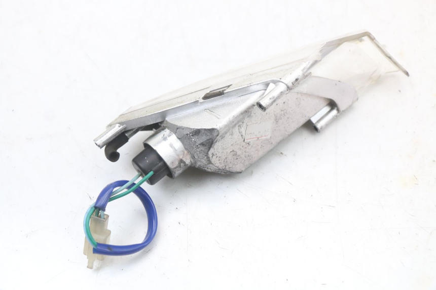 photo de KIERUNKOWSKAZ PRZEDNI PRAWY KYMCO XCITING 250 (2006 - 2009) - Zoom stanu zużycia