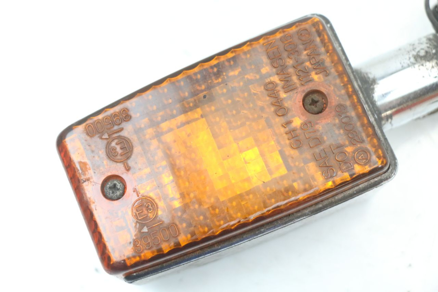 photo de PRAWY PRZEDNI KIERUNKOWSKAZ YAMAHA XJ F 900 (1983 - 1994) - Szczegół części