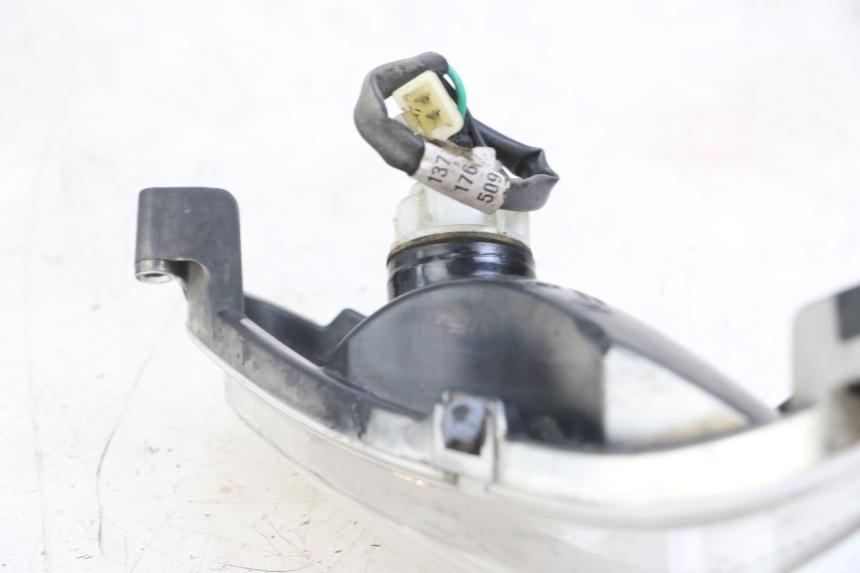 photo de KIERUNKOWSKAZ PRZEDNI PRAWY YAMAHA NEO'S NEOS 2T EASY 50 (2013 - 2016) - Zbliżenie techniczne