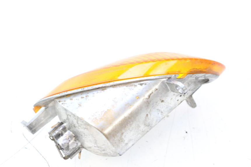 photo de KIERUNKOWSKAZ PRZEDNI PRAWY YAMAHA YP MAJESTY 125 (1998 - 2001) - Inny kąt widzenia