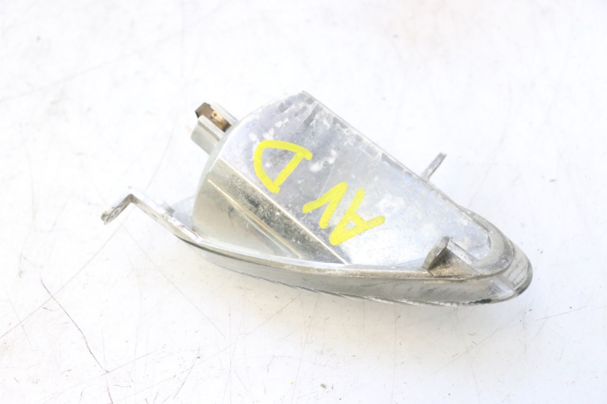 photo de KIERUNKOWSKAZ PRZEDNI PRAWY YAMAHA YP MAJESTY 125 (2002 - 2006) - Zbliżenie techniczne