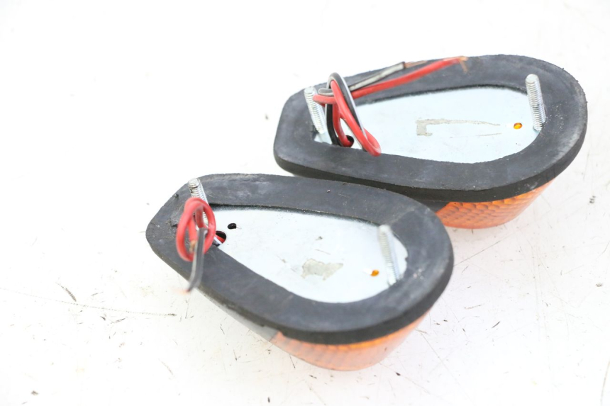 photo de KIERUNKOWSKAZ PRZEDNI YAMAHA FJ 36Y 1100 (1984 - 1985) - Szczegół części