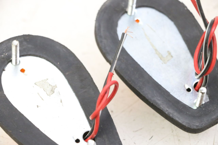 photo de KIERUNKOWSKAZ PRZEDNI YAMAHA FJ 36Y 1100 (1984 - 1985) - Zoom stanu zużycia