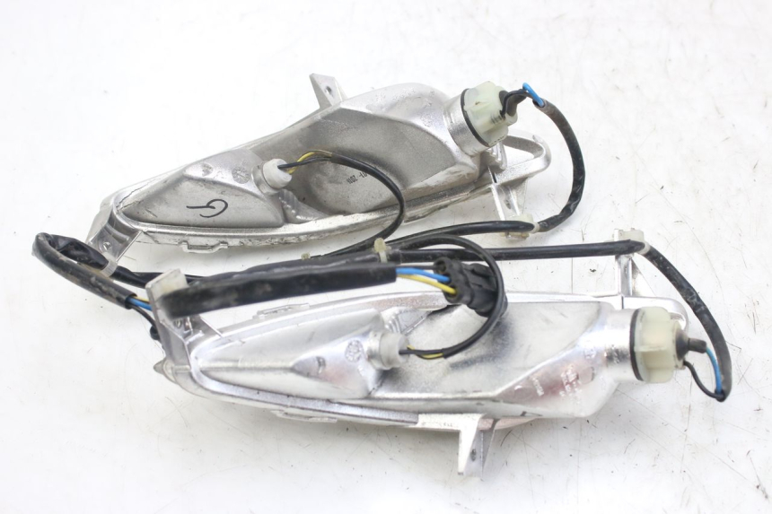 photo de KIERUNKOWSKAZ PRZEDNI PIAGGIO FLY 4T 50 (2013 - 2017) - Zoom stanu zużycia