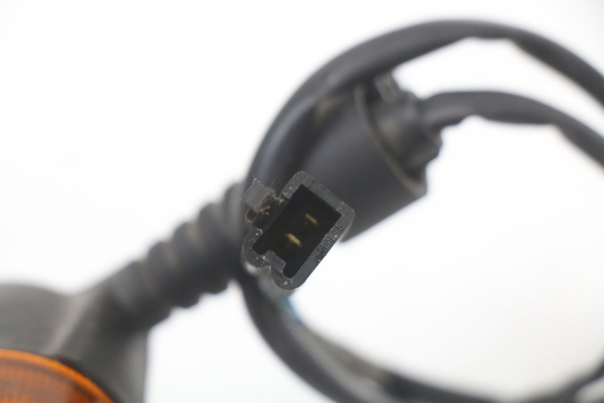 photo de LEWY PRZEDNI KIERUNKOWSKAZ DAELIM A-FOUR 2T 50 (2005 - 2012) - Zbliżenie techniczne