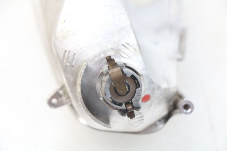 photo de KIERUNKOWSKAZ PRZEDNI LEWY APRILIA ATLANTIC 125 (2003 - 2009) - Zbliżenie techniczne