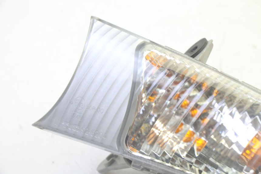 photo de KIERUNKOWSKAZ PRZEDNI LEWY SUZUKI BURGMAN 125 (2007 - 2014) - Szczegół części