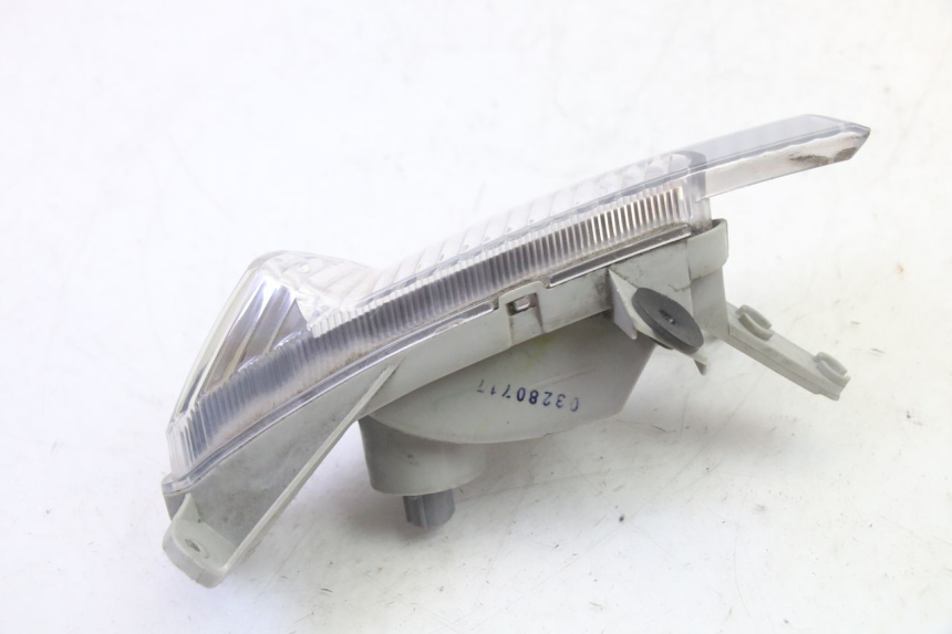 photo de KIERUNKOWSKAZ PRZEDNI LEWY SUZUKI BURGMAN 125 (2007 - 2014) - Punkty mocowania