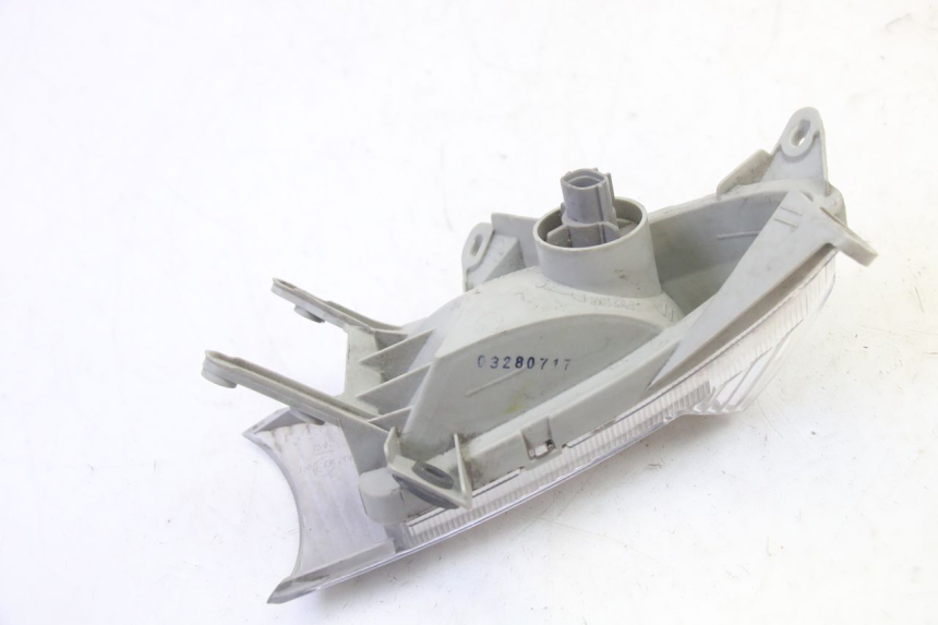 photo de KIERUNKOWSKAZ PRZEDNI LEWY SUZUKI BURGMAN 125 (2007 - 2014) - Oznaczenia i referencje