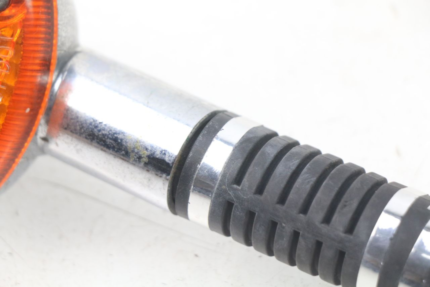 photo de KIERUNKOWSKAZ PRZEDNI LEWY HONDA CA REBEL 125 (1995 - 2001) - Zbliżenie techniczne