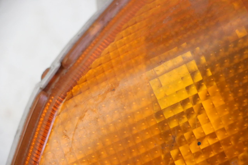 photo de KIERUNKOWSKAZ PRZEDNI LEWY HONDA CBR F SC25 1000 (1989 - 1992) - Szczegół części