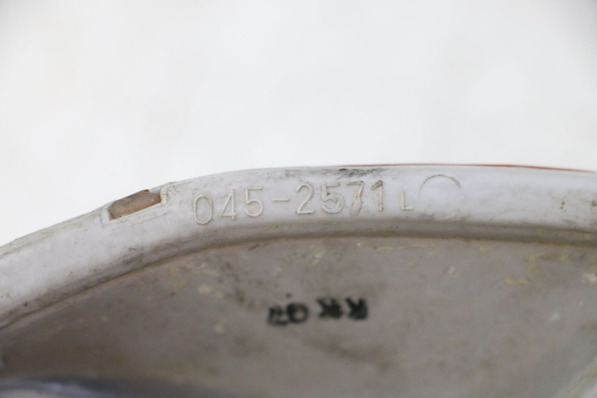 photo de KIERUNKOWSKAZ PRZEDNI LEWY HONDA CBR F SC25 1000 (1989 - 1992) - Zbliżenie techniczne