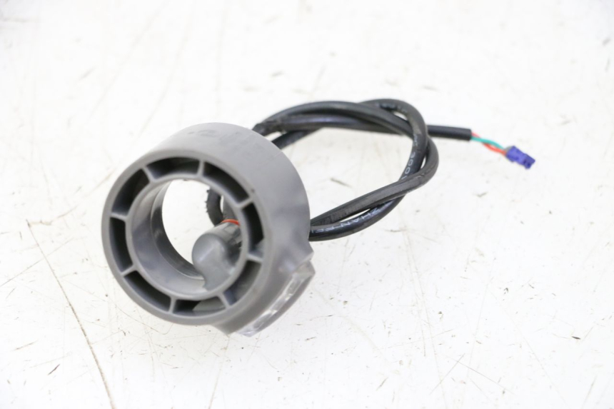 photo de KIERUNKOWSKAZ PRZEDNI LEWY SEGWAY NINEBOT F65I 1 - Szczegół części