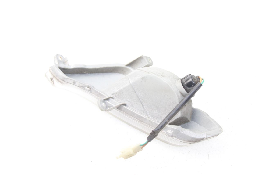 photo de KIERUNKOWSKAZ PRZEDNI LEWY SYM FIDDLE 2 50 (2008 - 2013) - Szczegół części