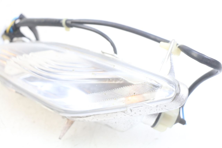 photo de KIERUNKOWSKAZ PRZEDNI LEWY PIAGGIO FLY 4T 50 (2013 - 2017) - Zoom stanu zużycia