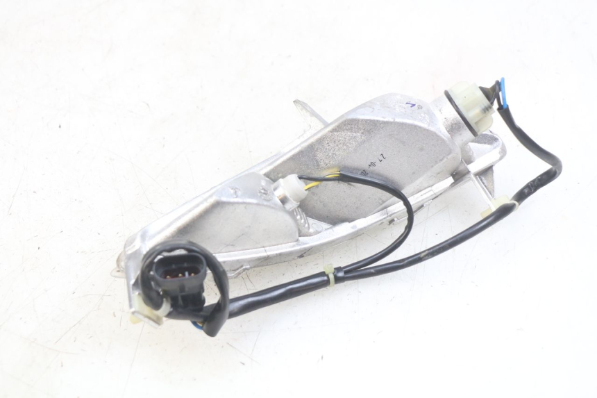 photo de KIERUNKOWSKAZ PRZEDNI LEWY PIAGGIO FLY 4T 50 (2013 - 2017) - Zbliżenie techniczne