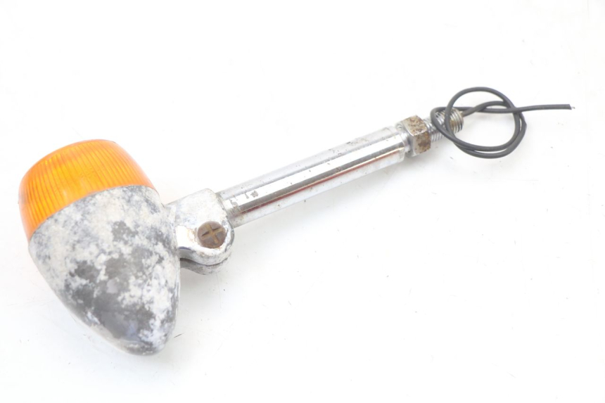 photo de LEWY PRZEDNI KIERUNKOWSKAZ SUZUKI GN 125 (1997 - 2000) - Zbliżenie techniczne