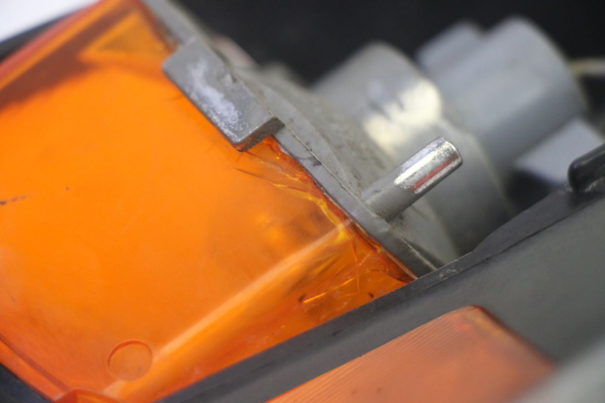 photo de KIERUNKOWSKAZ PRZEDNI LEWY KAWASAKI GPZ RX 1000 (1986 - 1988) - Punkty mocowania