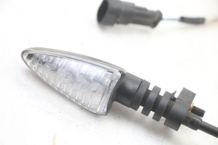 photo de KIERUNKOWSKAZ PRZEDNI LEWY LIGIER PULSE 3 1 (2014 - 2020) - Szczegół części