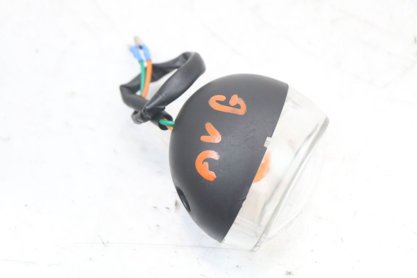 photo de KIERUNKOWSKAZ PRZEDNI LEWY MASH LEGEND'R 4T 50 (2021 - 2025) - Zbliżenie techniczne