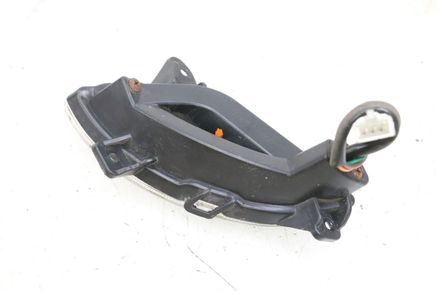 photo de KIERUNKOWSKAZ PRZEDNI LEWY JM MOTORS OLDIES GT 4T 50 (2018 - 2025) - Zbliżenie techniczne