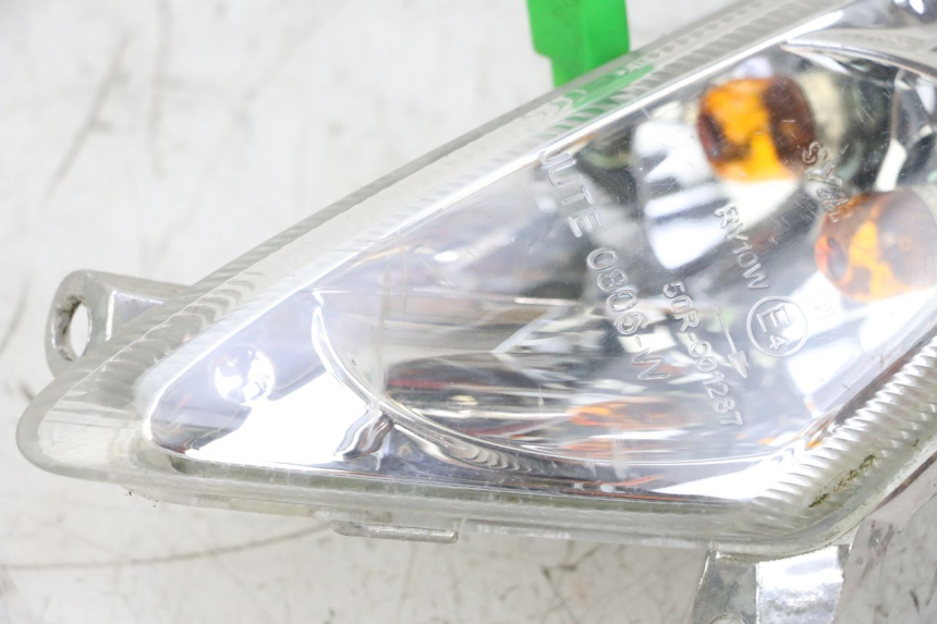 photo de KIERUNKOWSKAZ PRZEDNI LEWY SYM ORBIT 2 4T 50 (2008 - 2017) - Stan powierzchni