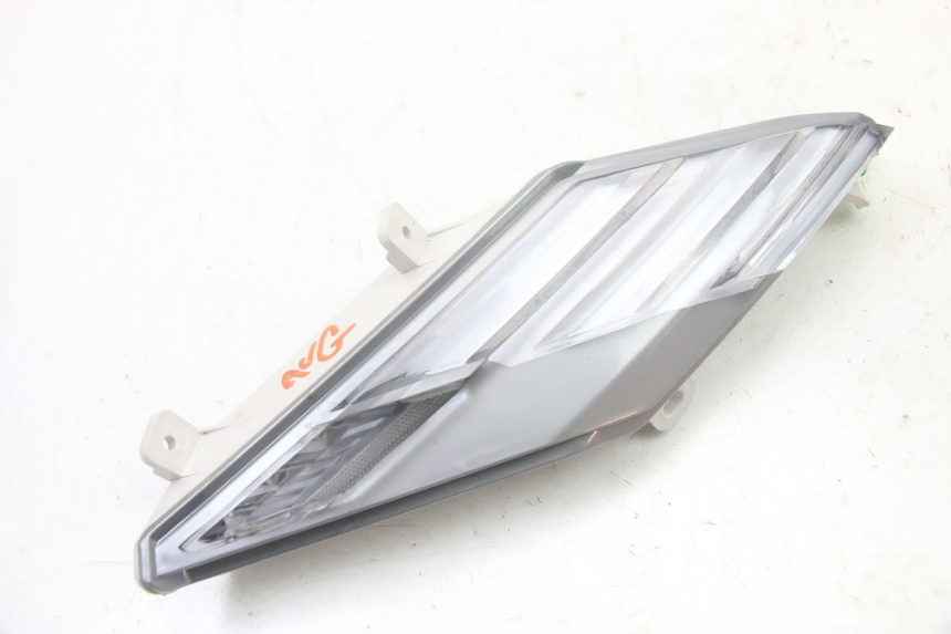 photo de LEWY PRZEDNI KIERUNKOWSKAZ PEUGEOT TWEET 4T 50 (2023 - 2025) - Zbliżenie techniczne