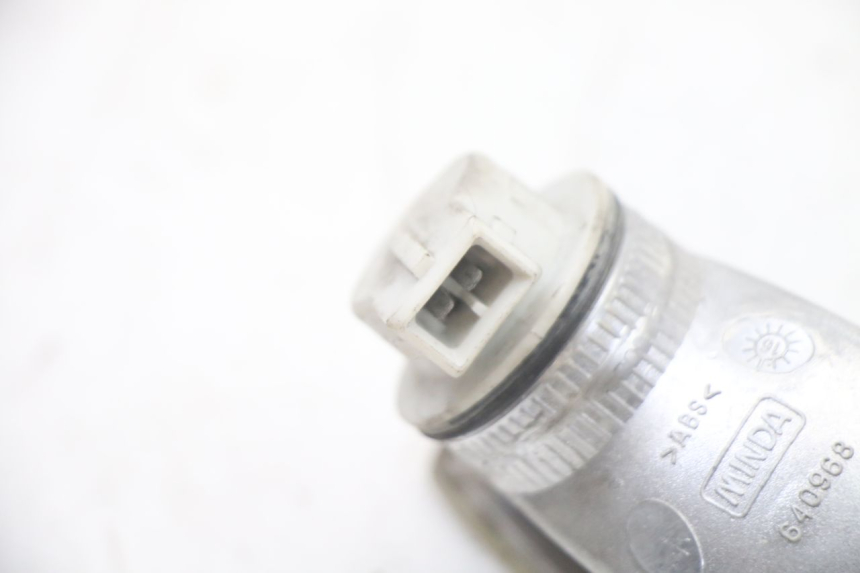 photo de LEWY PRZEDNI KIERUNKOWSKAZ PIAGGIO VESPA LX IE 125 (2010 - 2012) - Stan powierzchni