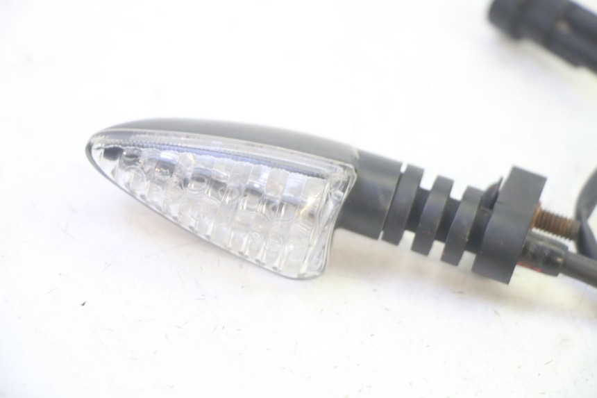 photo de KIERUNKOWSKAZ PRZEDNI LEWY LIGIER PULSE 3 1 (2014 - 2020) - Szczegół części