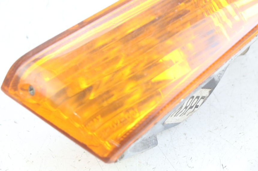 photo de LEWY PRZEDNI KIERUNKOWSKAZ HONDA SCV LEAD 100 (2003 - 2007) - Zbliżenie techniczne