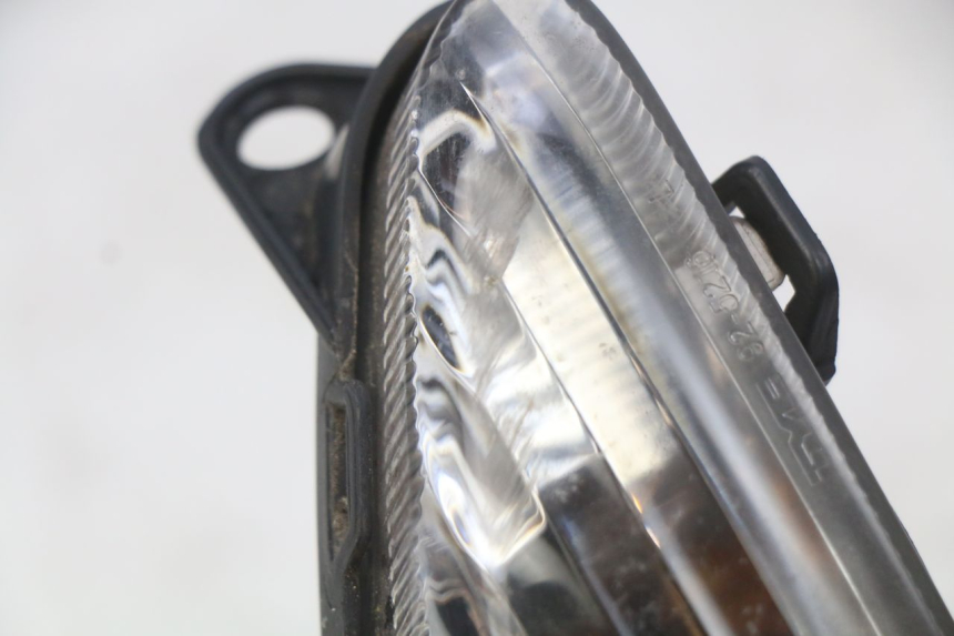 photo de LEWY PRZEDNI KIERUNKOWSKAZ SUZUKI SIXTEEN 125 (2008 - 2010) - Szczegół części