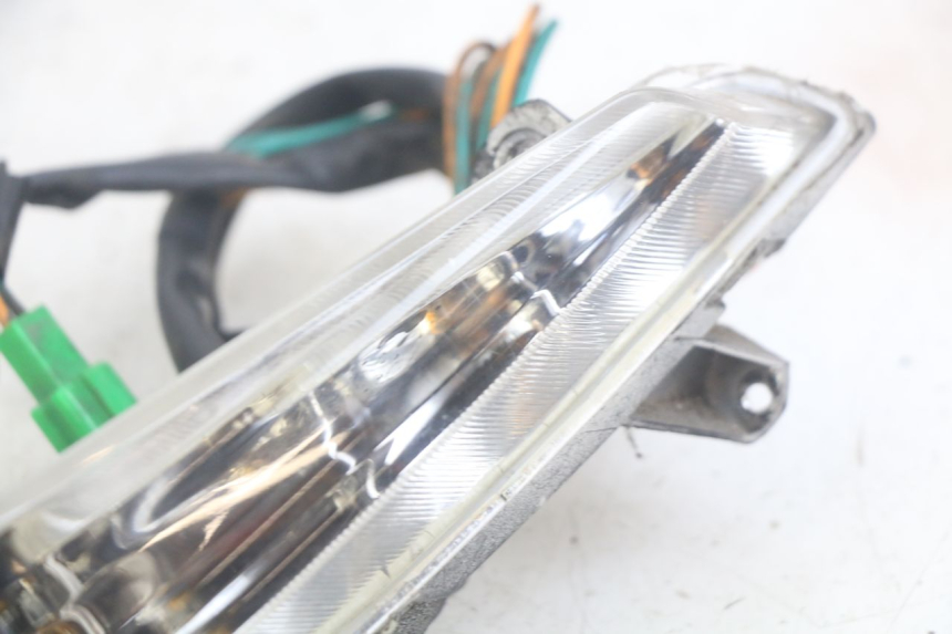 photo de KIERUNKOWSKAZ PRZEDNI LEWY PEUGEOT TWEET 4T 50 (2010 - 2014) - Zoom stanu zużycia