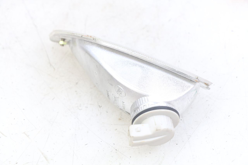 photo de LEWY PRZEDNI KIERUNKOWSKAZ PIAGGIO VESPA S 2T 50 (2007 - 2014) - Inny kąt widzenia